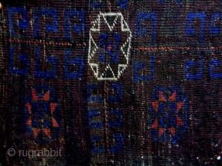 19th Century Baluch Bagface
Size: 63x55cm (2.1x1.8ft)
Natural colors, there are small old repairs                     