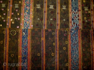 19th Indonesian Textile
Size: 55x107cm (1.8x3.6ft)
Natural colors, it is used to be hanged up                    