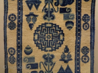 Chinese Rug
Size: 62x122cm ft)
Natural colors, made in circa 1920                        