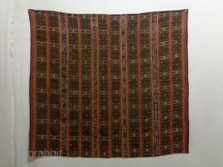 19th Century Indonesian Textile
Size: 112x101cm
Natural colors, the headends are not original                      