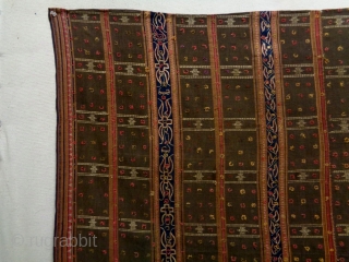 19th Century Indonesian Textile
Size: 112x101cm
Natural colors, the headends are not original                      