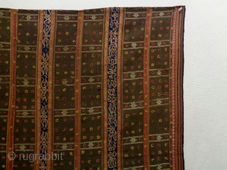 19th Century Indonesian Textile
Size: 112x101cm
Natural colors, the headends are not original                      