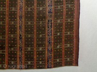 19th Century Indonesian Textile
Size: 112x101cm
Natural colors, the headends are not original                      