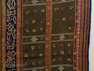 19th Century Indonesian Textile
Size: 112x101cm
Natural colors, the headends are not original                      