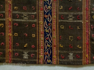 19th Century Indonesian Textile
Size: 112x101cm
Natural colors, the headends are not original                      