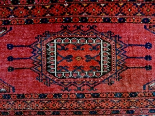 Fine Turkmen Penjerelik
Size: 165x32cm
Natural colors, made in circa 1910/20, there are small moth bites                   