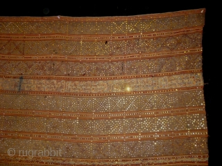 antique Indonesian Textile
Size: 137x136cm (4.6x4.5ft)
Natural colors                           