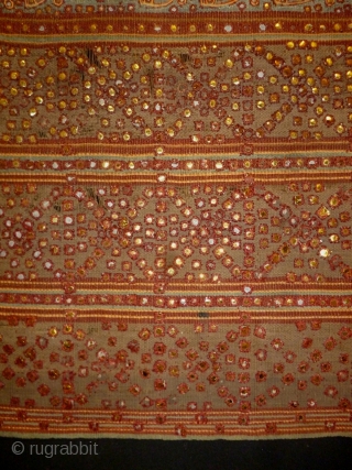 antique Indonesian Textile
Size: 137x136cm (4.6x4.5ft)
Natural colors                           