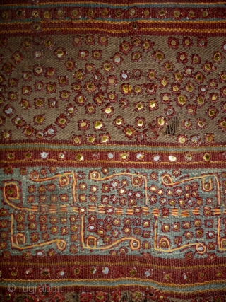 antique Indonesian Textile
Size: 137x136cm (4.6x4.5ft)
Natural colors                           