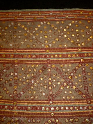 antique Indonesian Textile
Size: 137x136cm (4.6x4.5ft)
Natural colors                           