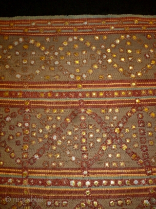 antique Indonesian Textile
Size: 137x136cm (4.6x4.5ft)
Natural colors                           