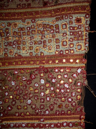 antique Indonesian Textile
Size: 137x136cm (4.6x4.5ft)
Natural colors                           