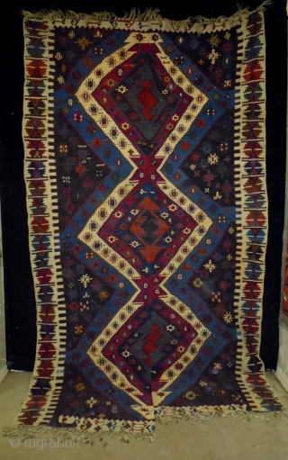 Malatya Kelim
Size: 182x330cm (6.1x11.0ft)
Natural colors, circa 100 years old                        