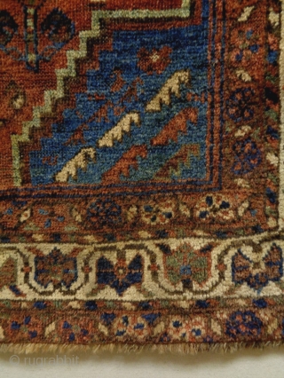 Shiraz
Size: 136x122cm (4.5x4.1ft)
Natural colors, made in circa 1910                         