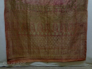 19th Century Indonesian Brocate
Size: 74x197cm (2.5x6.6ft)
Gold thread                          