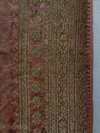 19th Century Indonesian Brocate
Size: 74x197cm (2.5x6.6ft)
Gold thread                          