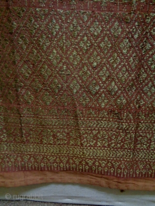 19th Century Indonesian Brocate
Size: 74x197cm (2.5x6.6ft)
Gold thread                          