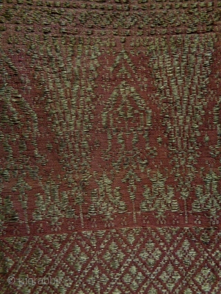 19th Century Indonesian Brocate
Size: 74x197cm (2.5x6.6ft)
Gold thread                          