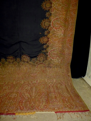 1870/80 Textile
Size: 169x331cm (6.0x11.0ft)
The fringe is silk, the back is covered with black cloth                   