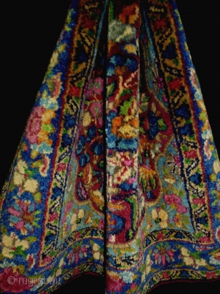 Lawar Kirman
Size: 50x50cm (1.7x1.7ft)
Natural colors, circa 80-90 years old                        