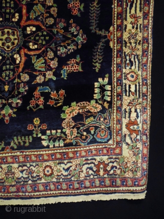 Fine Ferahan Saroukh
Size: 103x112cm (3.4x3.7ft)
Natural colors, made in circa 1920, there are old repairs                   