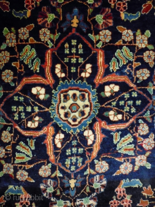 Fine Ferahan Saroukh
Size: 103x112cm (3.4x3.7ft)
Natural colors, made in circa 1920, there are old repairs                   