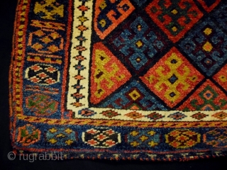 Jaf
Size: 78x58cm(2.6x1.9ft)
Natural colors, full pile, supple, made in circa 1910                       