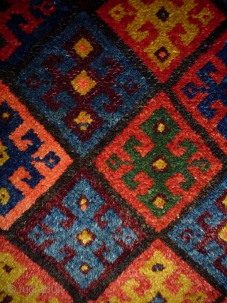 Jaf
Size: 78x58cm(2.6x1.9ft)
Natural colors, full pile, supple, made in circa 1910                       