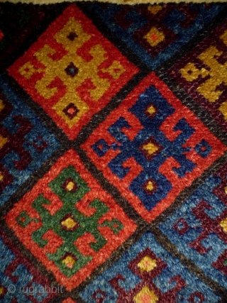 Jaf
Size: 78x58cm(2.6x1.9ft)
Natural colors, full pile, supple, made in circa 1910                       