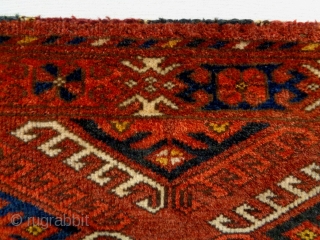 Turkmen Penjerelik
Size: 173x39cm (5.8x1.3ft)
Natural colors, full pile (just one small overcast the right edge), made in circa 1910               