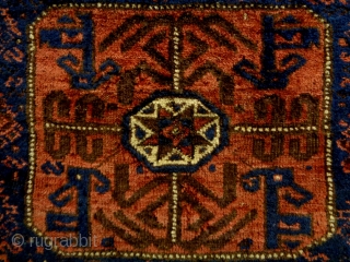 19th Century Baluch Bagface
Size: 84x71cm
Natural colors                           