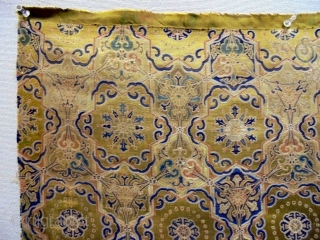 18th Century Chinese Textile Fragment
Size: 62x50cm
Natural colors, gold thread                        