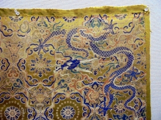 18th Century Chinese Textile Fragment
Size: 62x50cm
Natural colors, gold thread                        