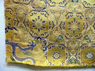 18th Century Chinese Textile Fragment
Size: 62x50cm
Natural colors, gold thread                        