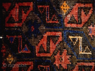 Belouch Bagface
Size: 70x58cm (2.3x1.9ft)
Natural colors, circa 90-100 years old, there is silk                     