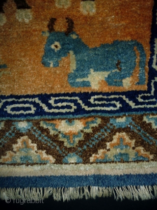 Chinese Rug
Size: 60x124cm (2.0x4.1ft)
Natural colors, made in circa 1920, there are old repairs.                    