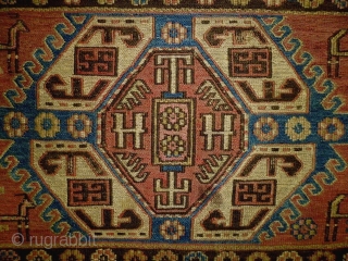 Shasafan Soumakh mafrash
Size: 100x49cm (3.3x1.6ft)
Natural colors, made in circa 1910/20                       
