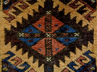 Baluch
Size: 45x93cm (1.5x3.1ft)
Natural colors, made in circa 1910                         