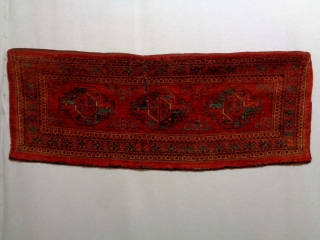 Kizilayak/Ersari Penjerelik
Size: 128x48cm
made in period 1910                           