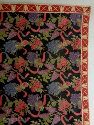 France Textile
Size: 143x135cm (4.8x4.5ft)
Natural colors                            