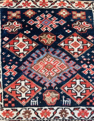 Varamin Bagface 1880 circa, all good natural colors and in good condition, size 65×60cm.                   