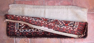 Antique Yomud group turkoman torba. Excellent condition with all natural dyes and nice pin-wheel design gull centres and white background. Size is 35.5x86.5 cm. silky shiny wool and soft floppy handle. Complete  ...