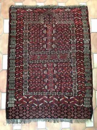 Fine unusual 19th century Tekke Engsi. Interesting design elements and good color and quality. Size is: 158x118 cm (62"x46").              