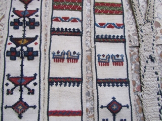 Shahsavan band in fine condition.based on a hand spin cotton field.Size:300x10 cm                     