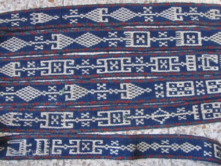 ghashgaei band very old,in perfect condition,there is no cotton in this band,Size:645 x 7.5 Cm                  