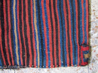 pile bakhtiari khorjin in perfect condition.Size:75 x 45 cm                        