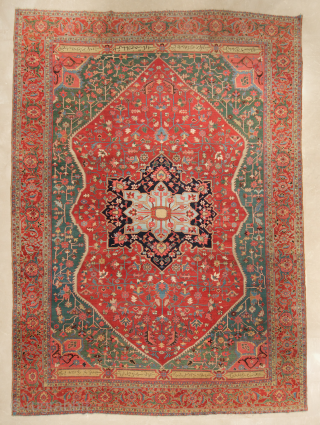 Fine quality Persian Serapi Carpet circa 1880 size 300x415 cm                       