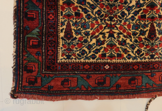 Ca.1910. Afshar Bag. 84 x 60 cm. This bag exhibits the skilled craftsmanship of the Afshar tribe in Persia. The weaving with the embroidered borders, the tassels with Goats hair, the braiding  ...