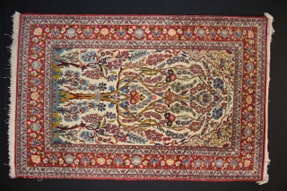 ca.1930 Wonderful Isfahan Rug,,Great Natural colours shiny silky wool and very good condition,,size:214x140 cm  7x4.7 ft                