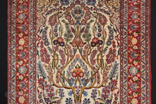 ca.1930 Wonderful Isfahan Rug,,Great Natural colours shiny silky wool and very good condition,,size:214x140 cm  7x4.7 ft                